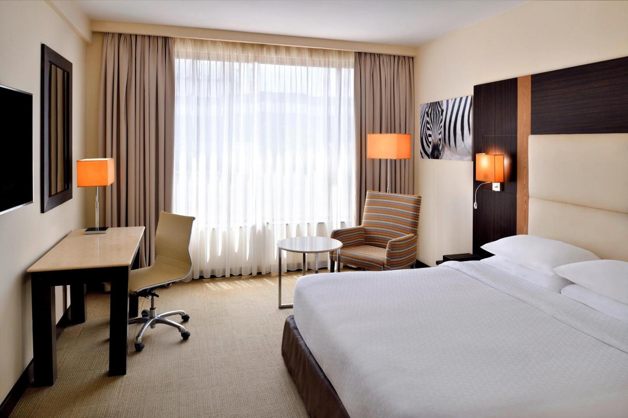 Four Points By Sheraton Nairobi Hurlingham Exteriör bild