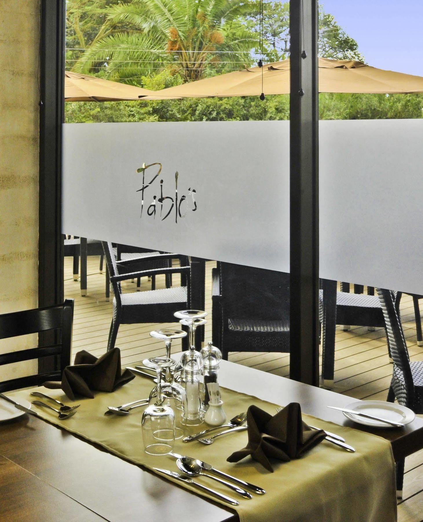 Four Points By Sheraton Nairobi Hurlingham Exteriör bild